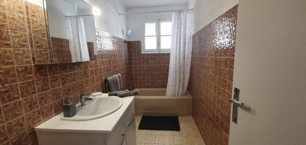 Appartement Entier Au Dessus De Villa, Climatisation Reversible Poele A Bois Tres Chaleureux , Wi Fi Parking Privee Gratuit Situation 500 M, Plage Et Centre Ville Sanary-sur-Mer Bagian luar foto