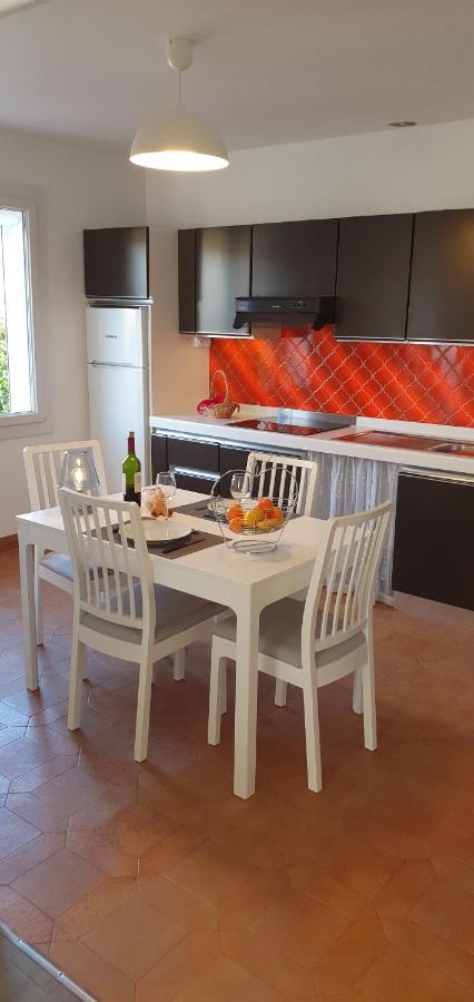 Appartement Entier Au Dessus De Villa, Climatisation Reversible Poele A Bois Tres Chaleureux , Wi Fi Parking Privee Gratuit Situation 500 M, Plage Et Centre Ville Sanary-sur-Mer Bagian luar foto