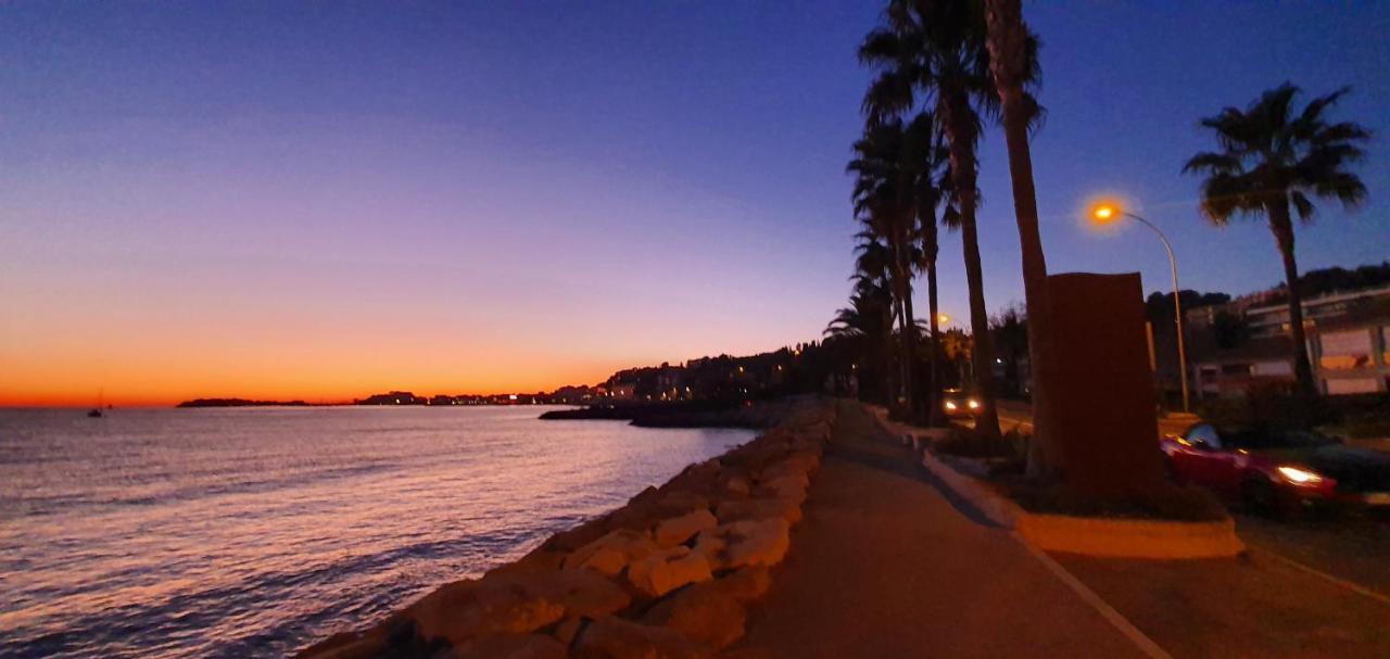 Appartement Entier Au Dessus De Villa, Climatisation Reversible Poele A Bois Tres Chaleureux , Wi Fi Parking Privee Gratuit Situation 500 M, Plage Et Centre Ville Sanary-sur-Mer Bagian luar foto