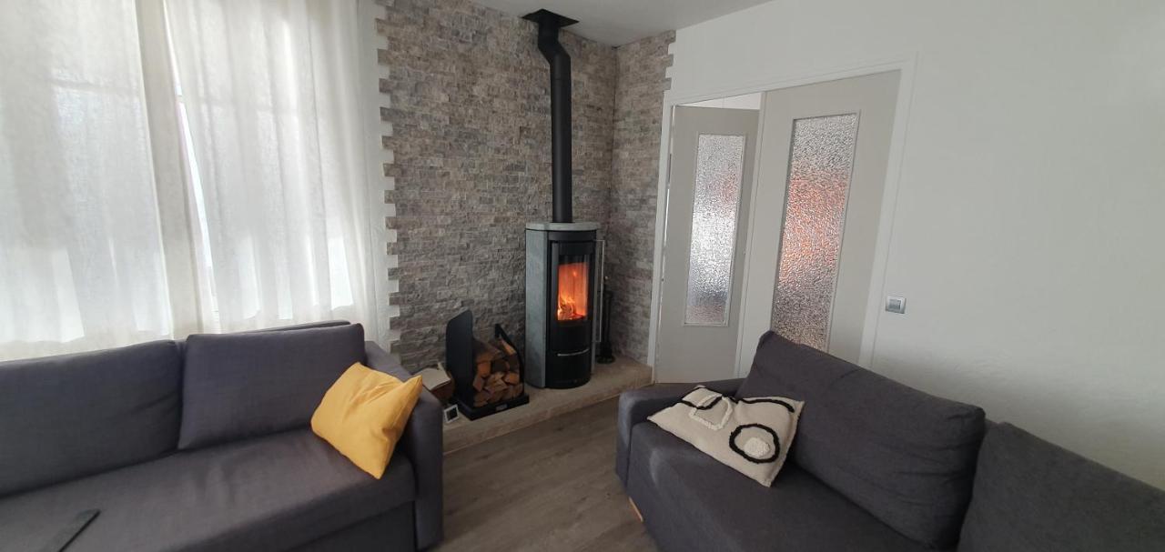 Appartement Entier Au Dessus De Villa, Climatisation Reversible Poele A Bois Tres Chaleureux , Wi Fi Parking Privee Gratuit Situation 500 M, Plage Et Centre Ville Sanary-sur-Mer Bagian luar foto
